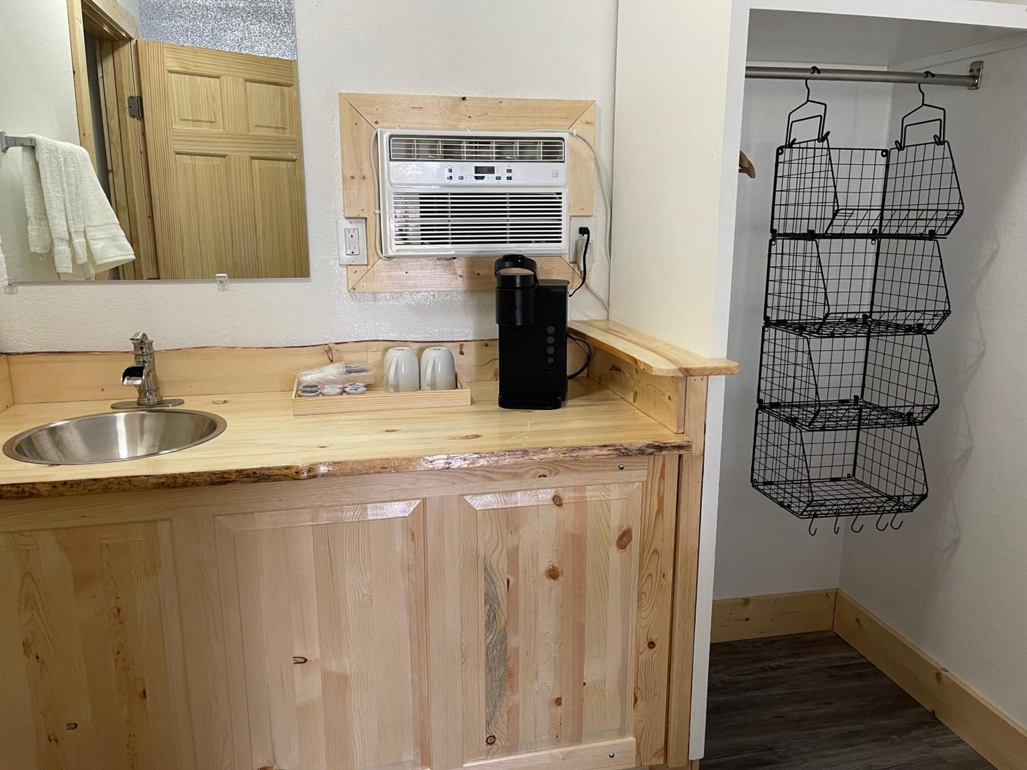 Kootenai Valley Motel Бонърс Фери Екстериор снимка