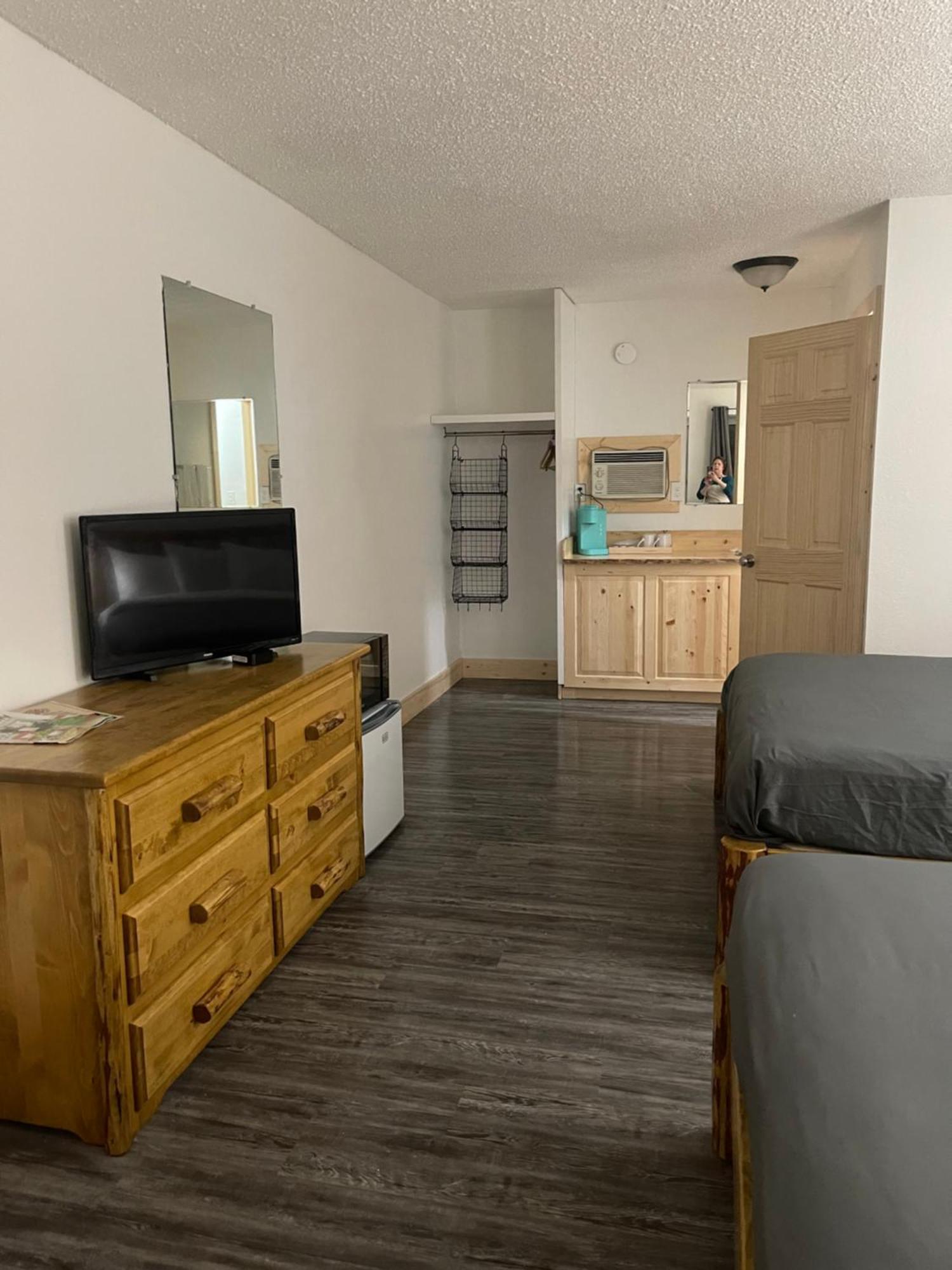 Kootenai Valley Motel Бонърс Фери Екстериор снимка