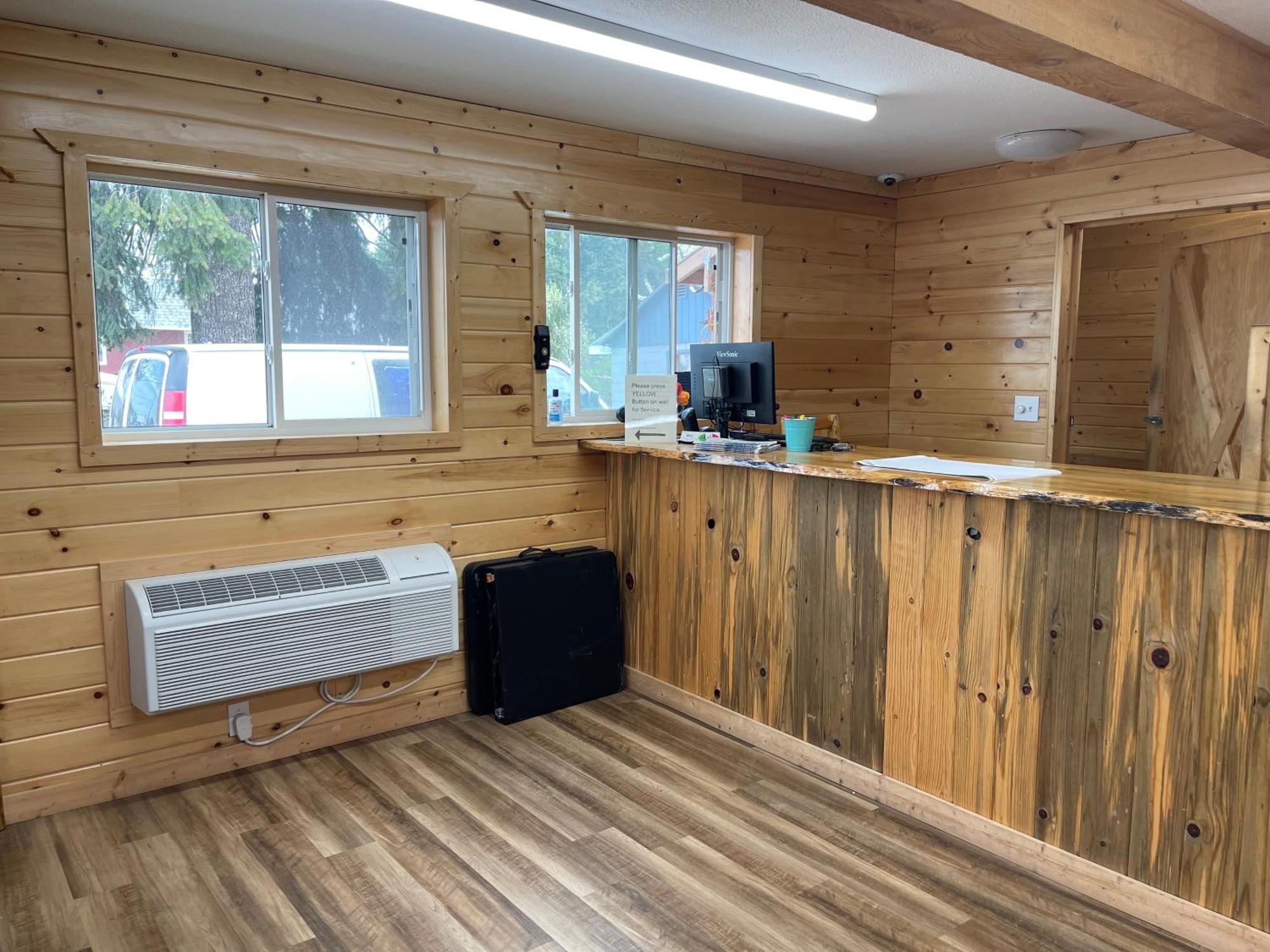 Kootenai Valley Motel Бонърс Фери Екстериор снимка