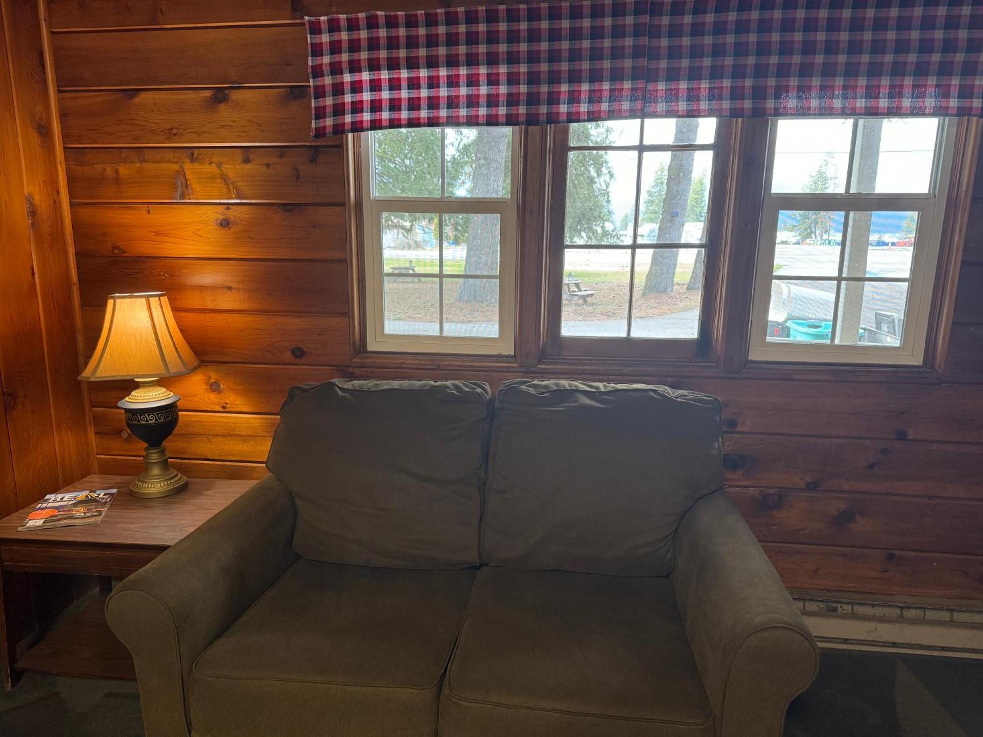 Kootenai Valley Motel Бонърс Фери Екстериор снимка