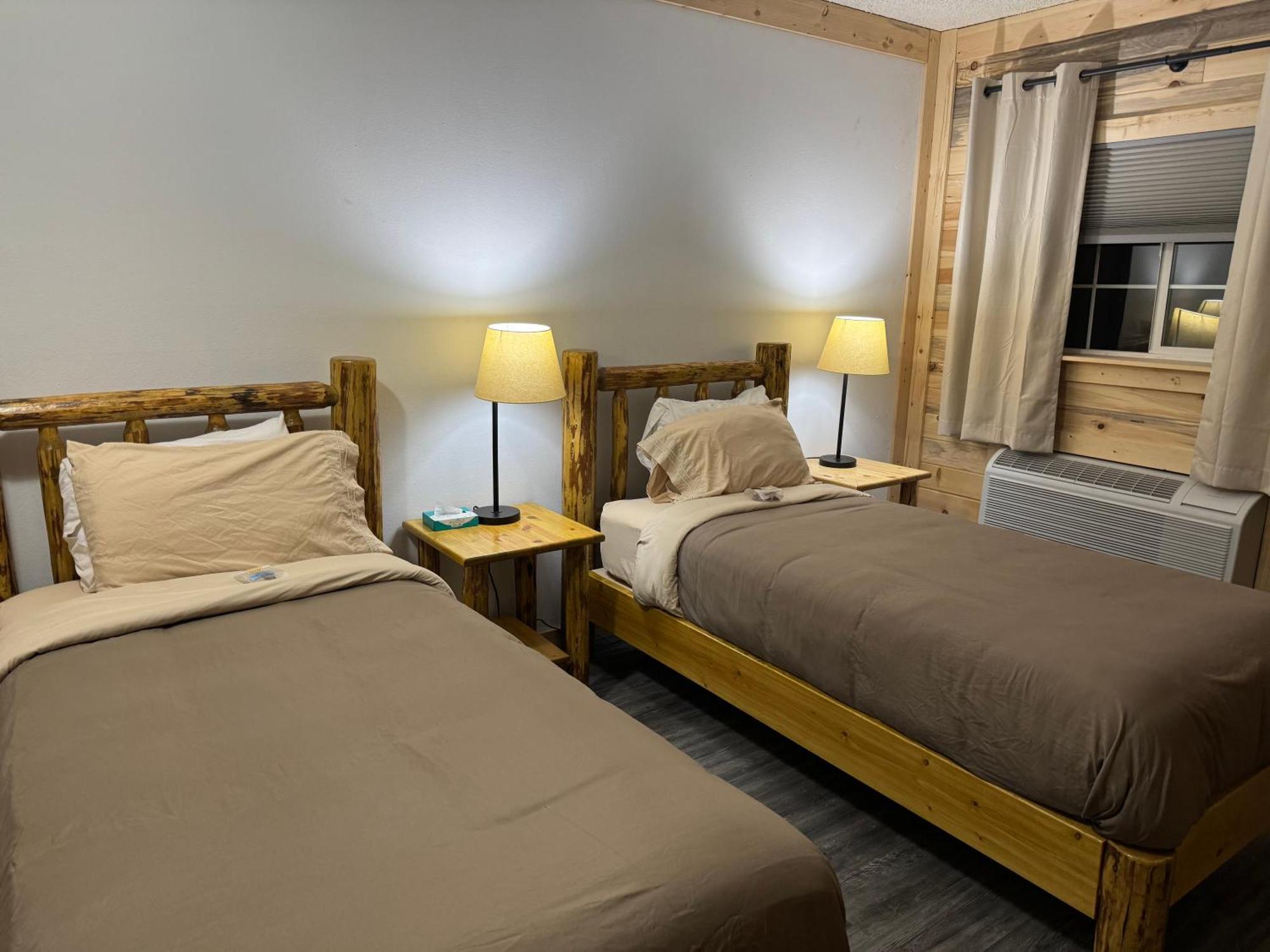 Kootenai Valley Motel Бонърс Фери Екстериор снимка