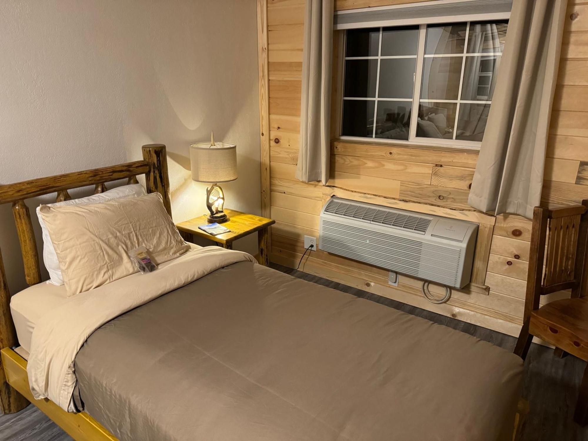 Kootenai Valley Motel Бонърс Фери Екстериор снимка