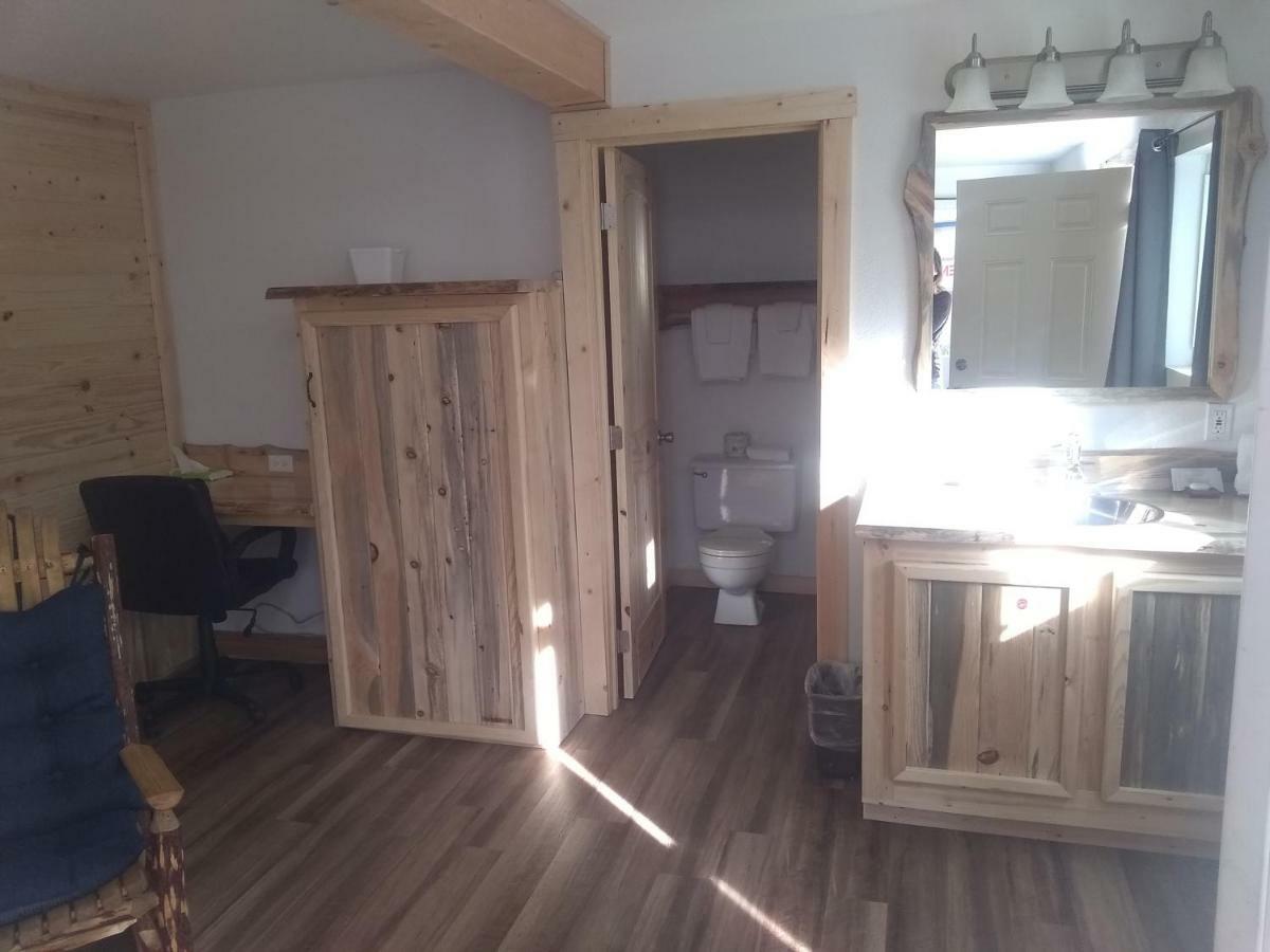 Kootenai Valley Motel Бонърс Фери Екстериор снимка